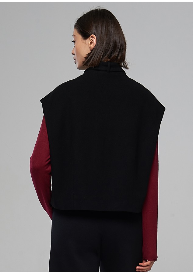 Жилет Ника черный из полушерстяной ткани