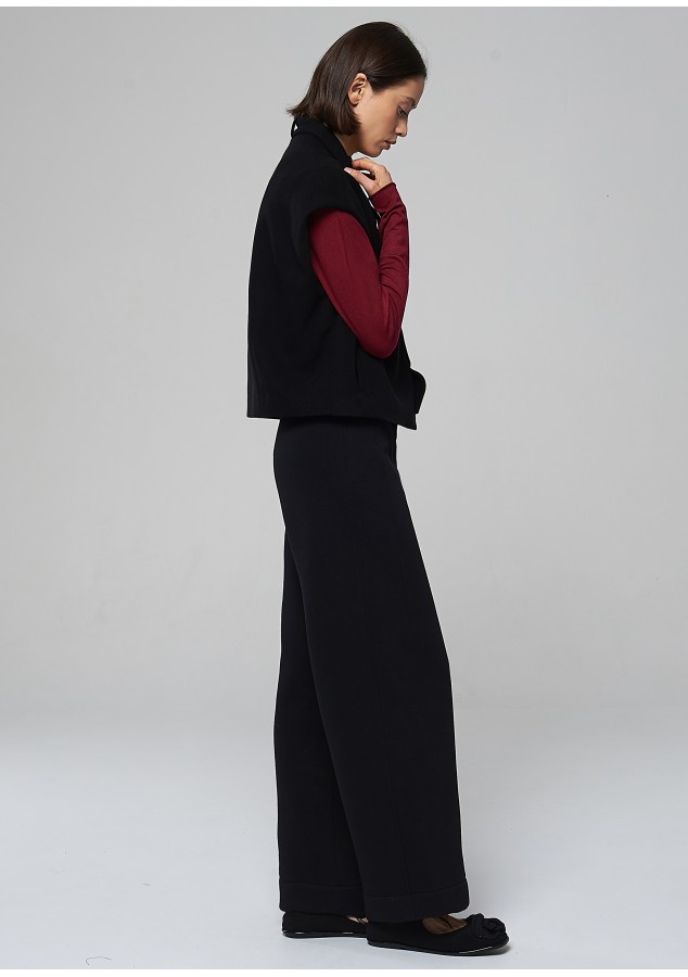 Жилет Ника черный из полушерстяной ткани